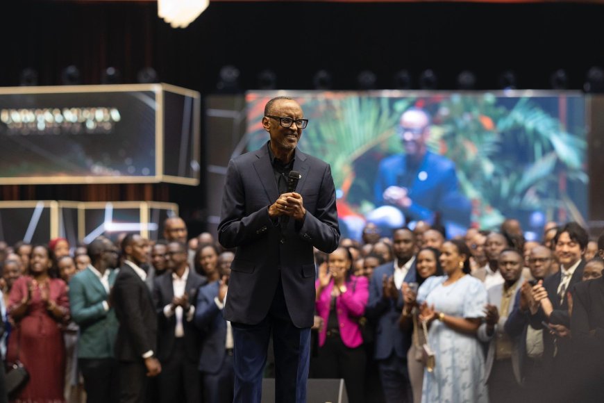 Perezida Kagame yasabye urubyiruko kubaka igihugu bashingiye ku ndangagaciro