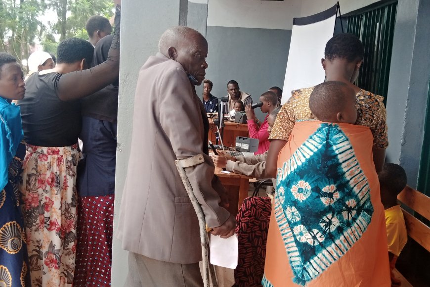 Huye: Barinubira serivisi mbi zitangwa n'abafotora mu by'irangamuntu