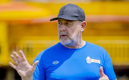 Umutoza wa Rayon Sports yahisemo akazi aho kujya gushyingura umubyeyi we