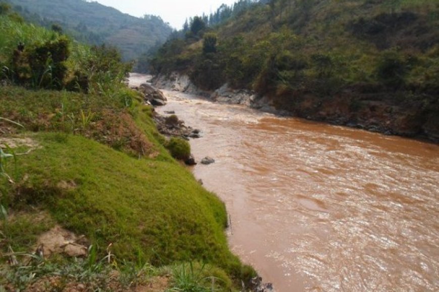 Karongi: Umugabo  yatwawe n’umugezi