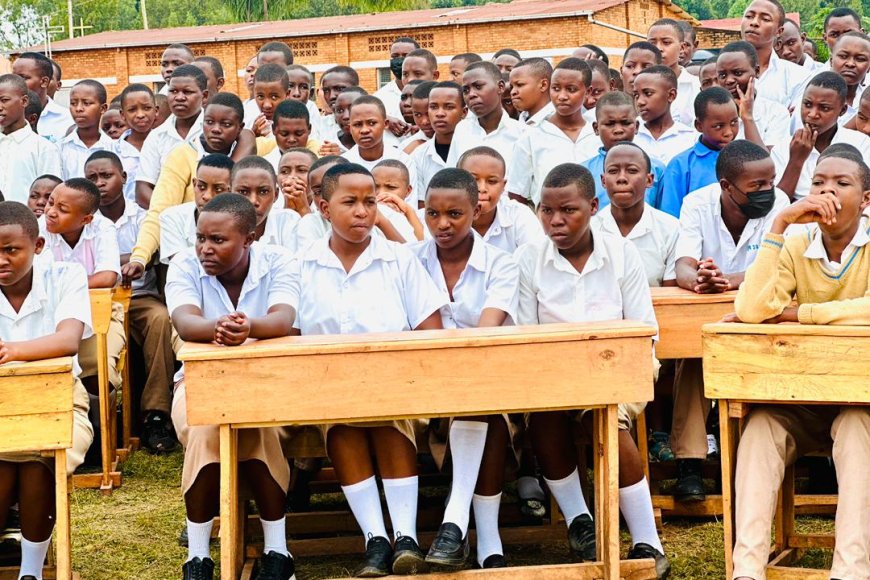 Huye: Minisiteri y’Ubuzima yasabye abanyeshuri kwimakaza isuku aho bari hose