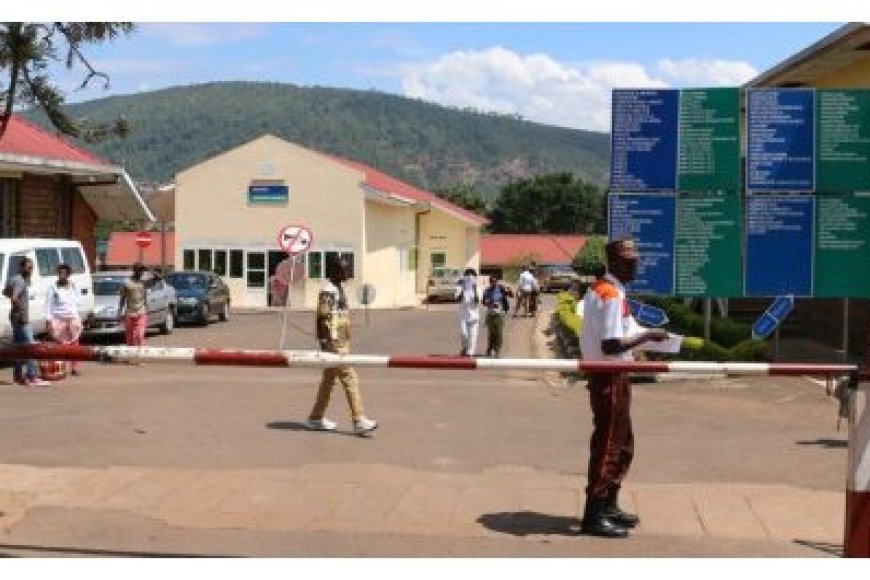 Nyarugenge: Umugore wiyubashye yafashwe arimo gutuburira abarwayi mu bitaro bya CHUK