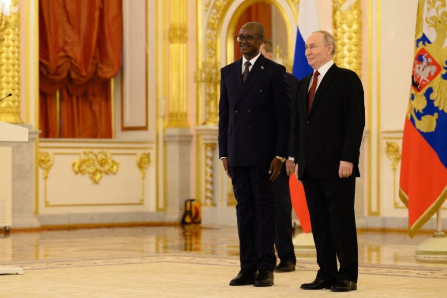 Amb Gen Maj Nzabamwita yashyikirije Perezida Putin impapuro zo guhagararira u Rwanda mu Burusiya