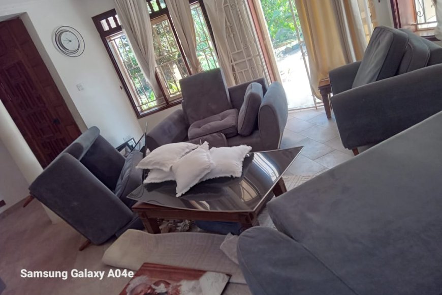 Bobi wine yatangaje ko abasirikare ba UPDF binjiye mu nzu iwe bakubita umugore we