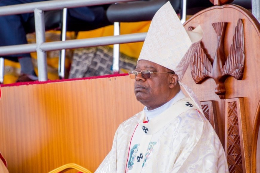 Menya ubuzima bwa Musenyeri Thadee Ntihinyurwa wujuje imyaka 44 ahawe inkoni y'Ubushumba