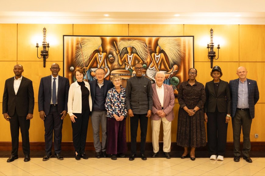 President Kagame hosts International Philanthropists and UGHE leaders at Urugwiro Village