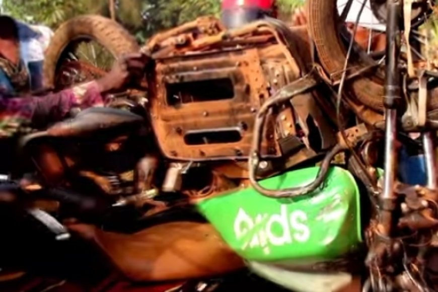 Rwamagana: Umumotari wari utwaye abantu 2 n'ihene 5 yakoze impanuka ihene Ebyiri zirapfa