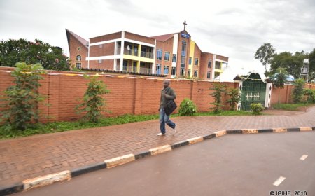 Nyarugenge: Abajura babiri bibye abaturage bihisha muri ruhurura, bigorana kubakuramo