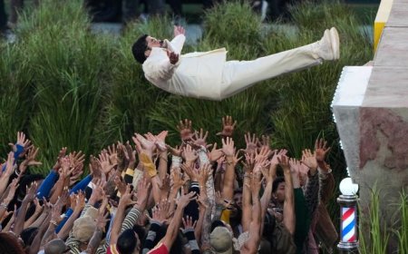 Bad Bunny yaciye agahigo muri Super Bowl Half Time Show LX (Amafoto)