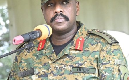 Gen. Muhoozi yahagaritse ihangana rye na Minisitiri w’Itumanaho kubera icyubahiro aha nyina