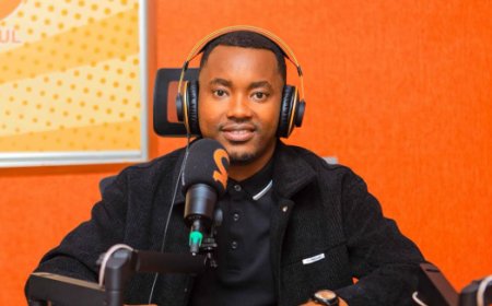 Ngabo Roben yasezeye Rayon Sports aca amarenga ko ubuyobozi bubiri inyuma