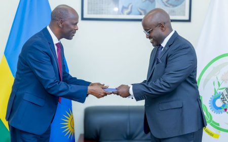 Min. Nduhungirehe yakiriye impapuro z’umuyobozi mushya uhagarariye FAO mu Rwanda