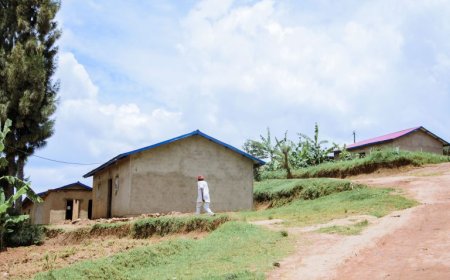 Nyaruguru: Abimuwe mu manegeka barashimira Leta yabatuje ahari amazi meza n’amashanyarazi