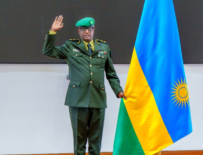 Minisitiri w'intebe yayoboye irahira rya Col. Sumanyi nk’umushinjacyaha mukuru wa gisirikare
