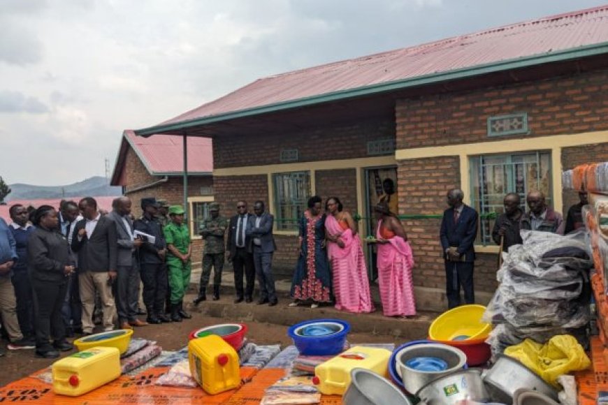 Rutsiro: Abasenyewe n’ibiza bahawe inzu