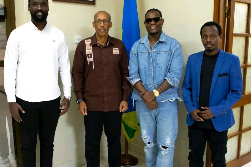 Bruce Melodie yamurikiye Ambasaderi Nyamvumba imishinga afite