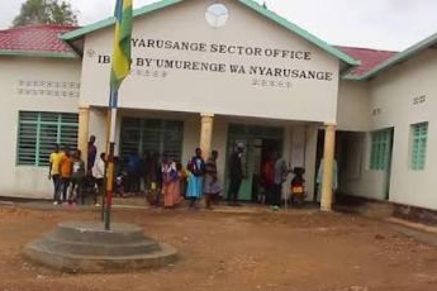 Muhanga: Abantu batatu bafunzwe  bakekwaho kwiba amavuta ku kigo cy’ishuri