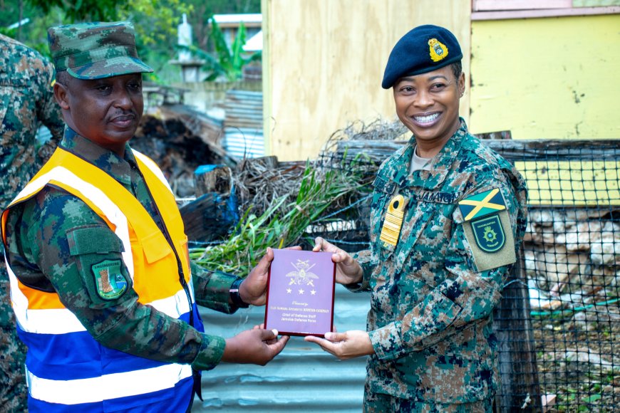 Umugaba Mukuru w’Ingabo za Jamayika yasuye abasirikare b’u Rwanda bariyo