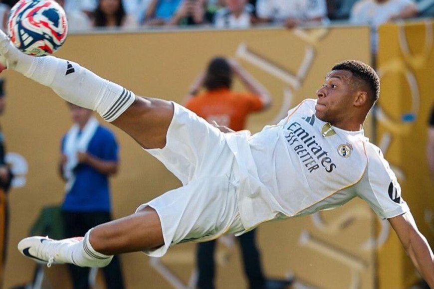 Kylian Mbappe yiyunze ku barimo Lionel Messi na Cristiano Ronaldo