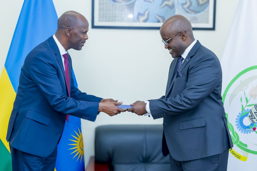 Min. Nduhungirehe yakiriye impapuro z’umuyobozi mushya uhagarariye FAO mu Rwanda