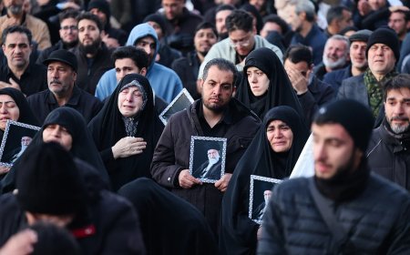 Iran yatangije iminsi 40 yo kunamira khamenei