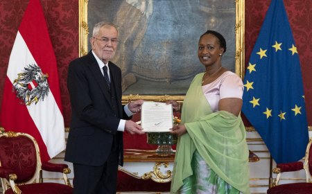 Amb. Urujeni Bakuramutsa presents credentials to Austria’s President
