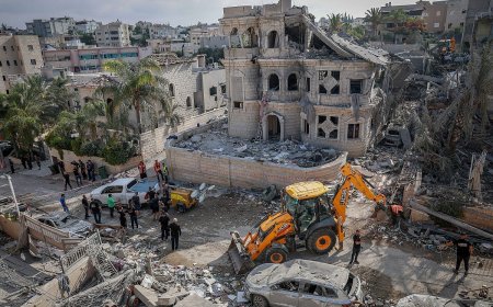 Iran yongeye kugaba ibitero kuri Israel, ikomeza no gufunga umuhora wa Hormuz