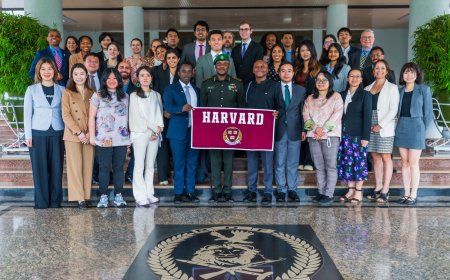 Abanyeshuri ba Harvard University basuye Icyicaro gikuru cya RDF