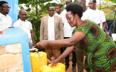 Nyamagabe: Miliyari 90 Frw ziri gushorwa mu kugeza amazi meza ku baturage