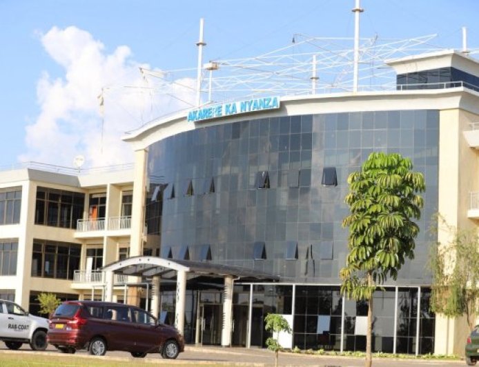 Nyanza: Abagabo babiri bafunzwe bakekwaho kwica umugore bamunize