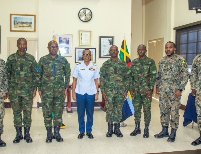 Jamaica: RDF imaze kubaka inzu 62 mu zari zarasenywe n'ibiza