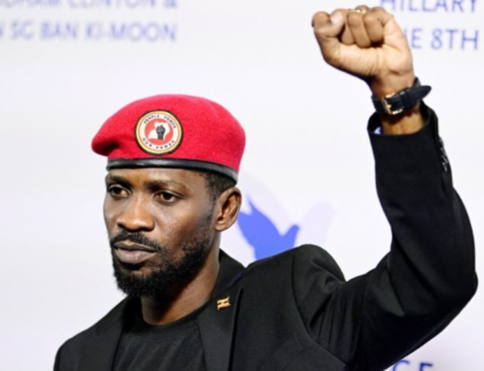 Bobi Wine yongeye kwibasira Gen. Muhoozi, avuga ko ubwenge bwe budashishoza