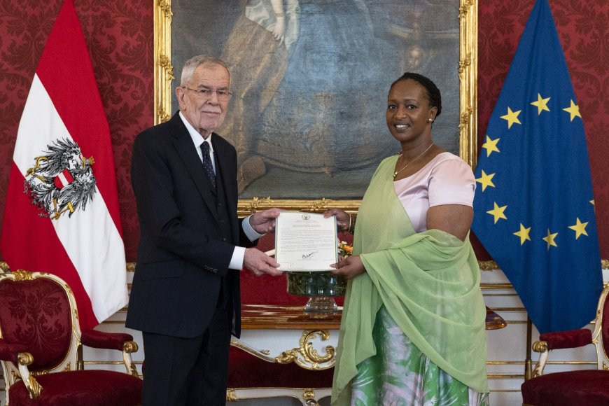 Amb. Urujeni Bakuramutsa presents credentials to Austria’s President
