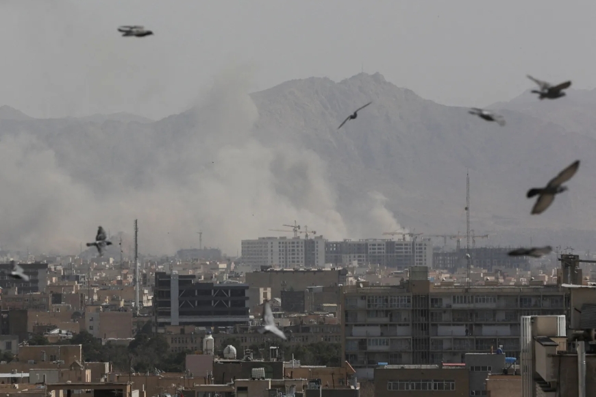 Intambara ya Israel na Iran ikomeje gukara nyuma y’ibindi bitero i Tehran