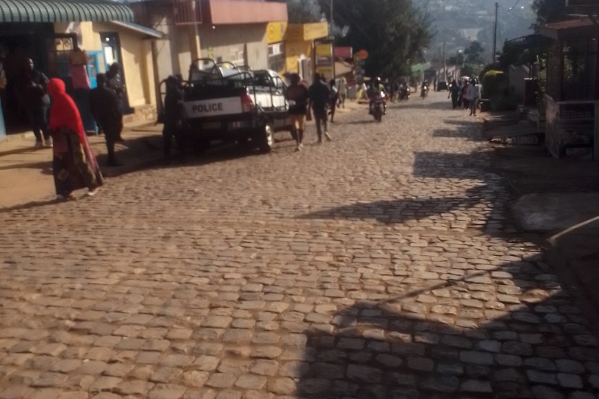 Nyakabanda: Inkumi ebyiri zafungiwe mu kabari zizizwa kumena ibirahuri