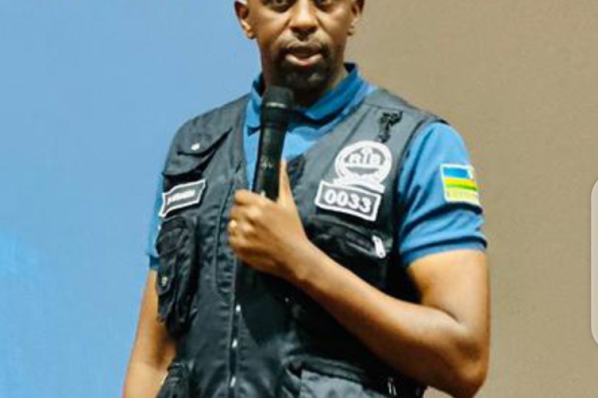 B. Thierry yasabye abanyeshuri ba Kaminuza kwitondera ikoreshwa ry’imbuga nkoranyambaga