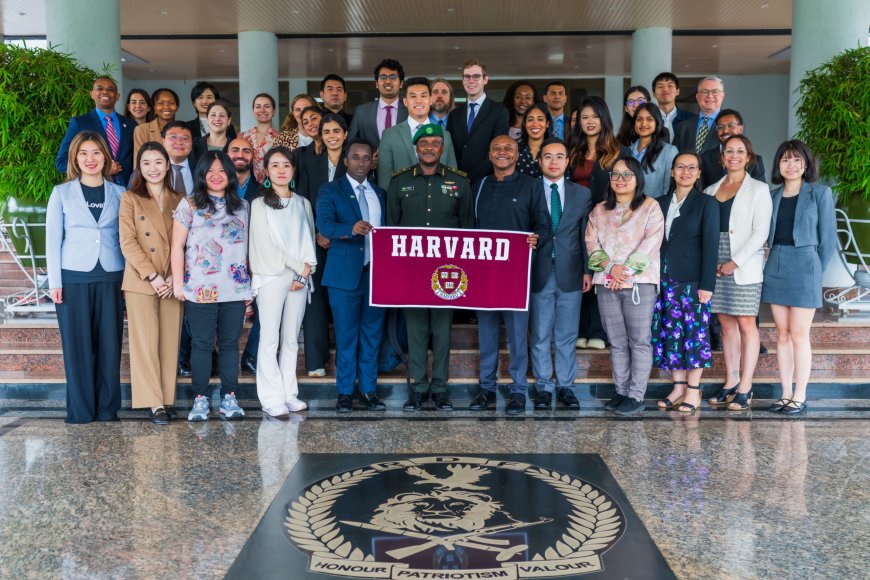 Abanyeshuri ba Harvard University basuye Icyicaro gikuru cya RDF