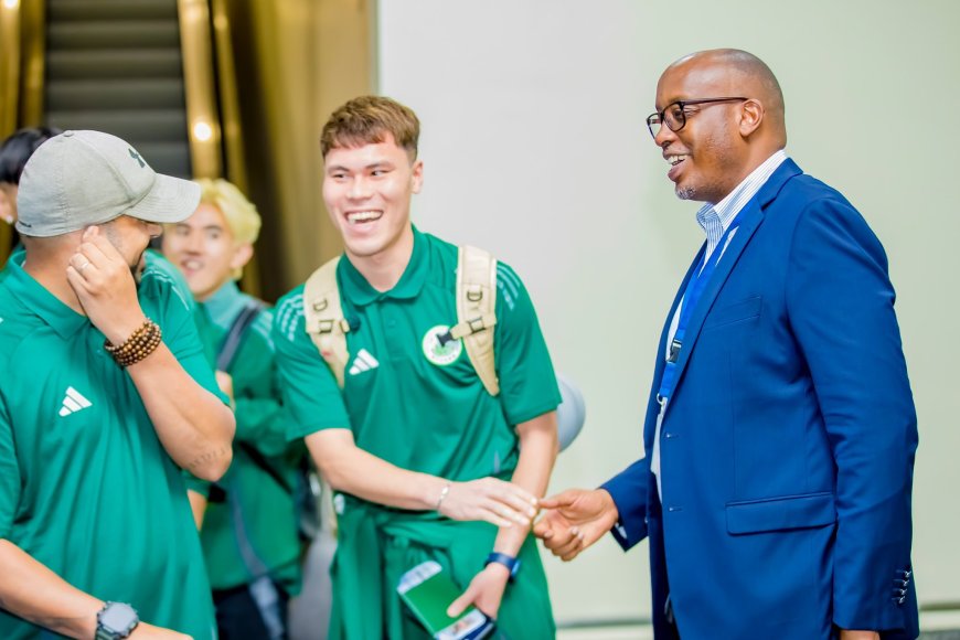 Perezida wa FERWAFA yakoze agashya mu kwakira amakipe ku kibuga cy’Indege 