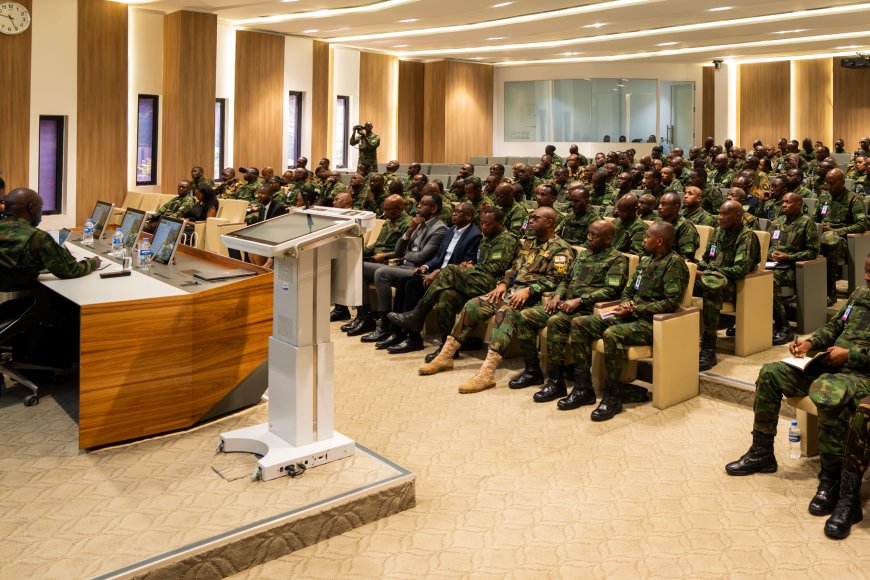 Abanyeshuri ba Gisirikare mu rugendoshuri rwibanda ku mihindagurikire y’ikirere