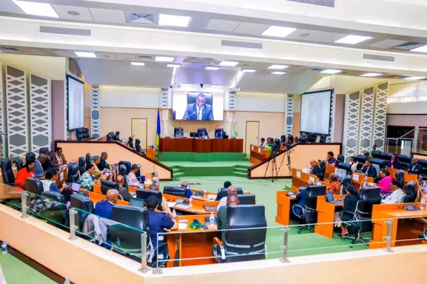 Minisitiri w'Ubutegetsi bw'Igihugu yagaragaje uruhare rw'abaturage mu kubaka ibikorwa remezo