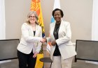 Louise Mushikiwabo yakiriye intumwa ya Canada baganira ku guteza imbere urubyiruko