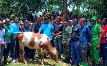 Urubyiruko rwagabiye inka uwagize uruhare mu rugamba rwo guhagarika Jenoside yakorewe Abatutsi mu 1994