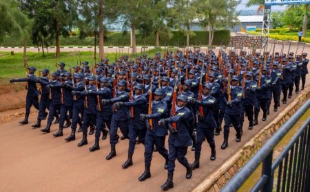 Perezida Kagame yazamuye mu ntera Abapolisi 5746 barimo 5 bahawe ipeti rya CP