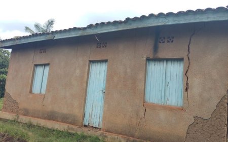 Muhanga: Abarokotse Jenoside bubakiwe inzu bifuza ko zasanwa kuko zenda guhirima