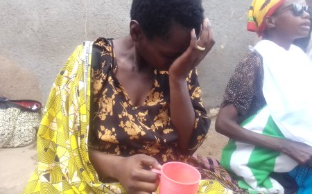 Kimisagara: Umukobwa yabyariye mu muhanda bitungura benshi (Amafoto)