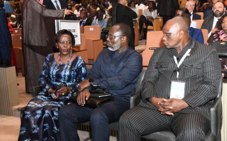 Louise Mushikiwabo yitabiriye Ihuriro mpuzamahanga rya Dakar ku mahoro n’umutekano muri Afurika