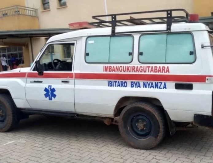 Nyanza: Imbangukiragutabara yagonganye na moto umugenzi wari uyiriho ahita ahasiga ubuzima