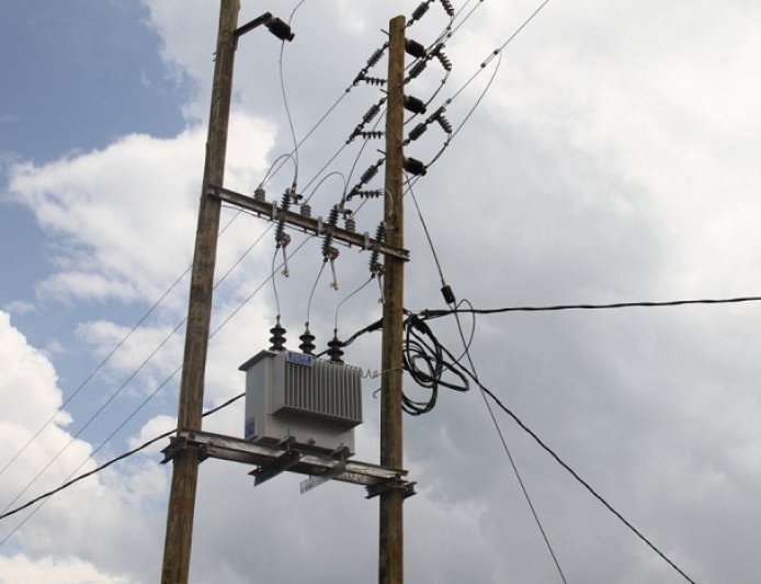 NGOMA: Abaturage ba Remera barifuza umuriro w’amashanyarazi bakihangira imirimo