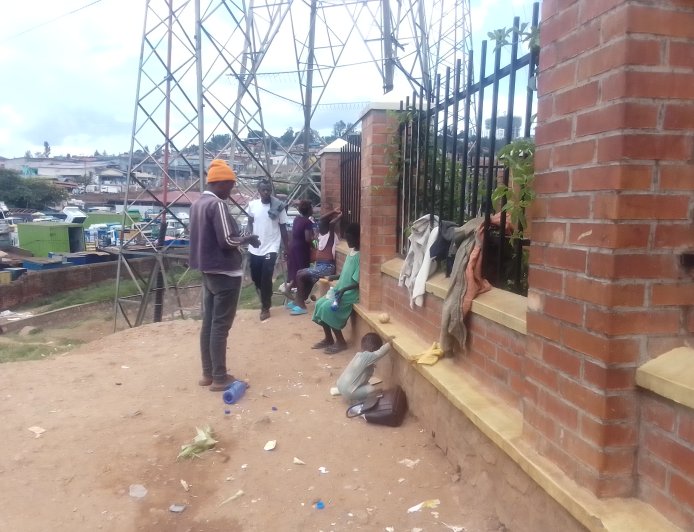 Kigali: Ubuzima b'umwana w'imyaka 15 wabyariye mu muhanda