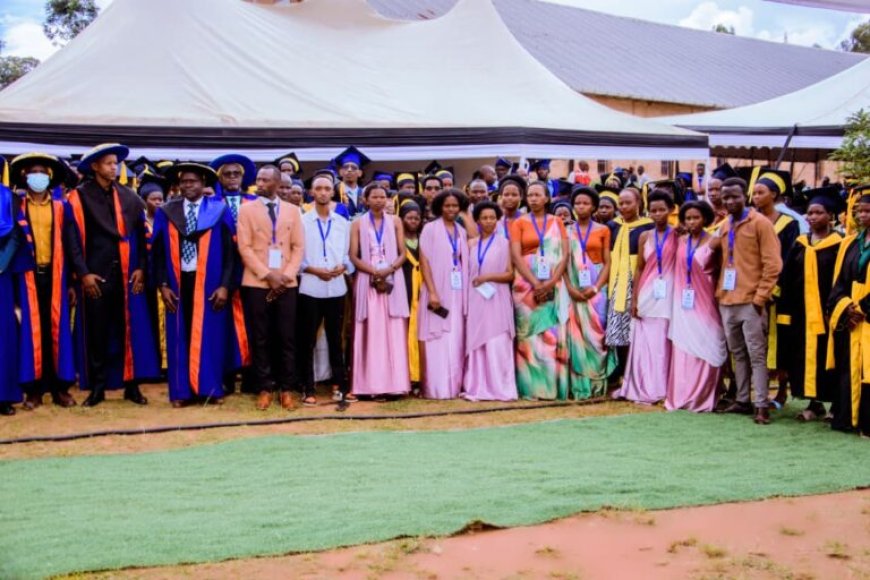 Huye: Abagera kuri 463 basoje amasomo abafasha kwikura mu bukene, basabwe kurwanya ivangura mu kazi